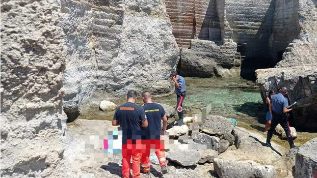 Malore improvviso a Tricase Porto: turista 61enne muore mentre gioca con i nipotini in mare