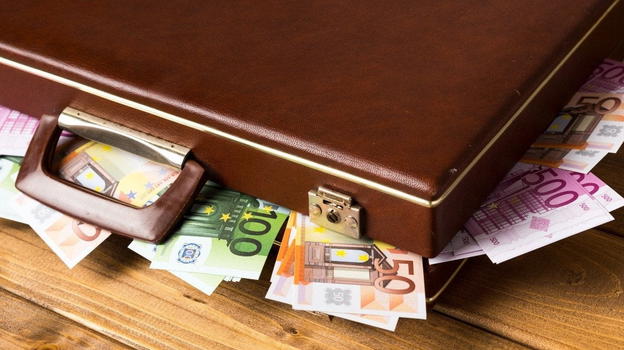 Vince 75 milioni di euro alla lotteria per poi perderli in pochi giorni: avviato procedimento legale