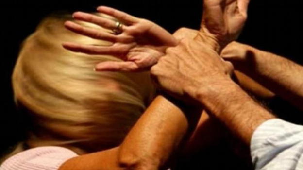 Donna di 42 anni colpita dall’ex marito sul luogo di lavoro a Bassano del Grappa