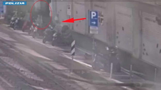 Milano, anziana rapinata della collana mentre stava camminando