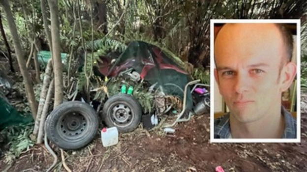 Papà in fuga nei boschi con i figli rapiti trovato dopo quattro anni: l’accampamento scoperto grazie al più piccolo