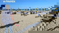 Costa Smeralda, blitz della guardia di finanza per articoli contraffatti venduti in spiaggia con il pos