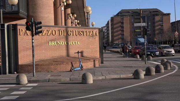 Torino, condanna ridotta per episodio con l’ex moglie: polemiche sulle motivazioni
