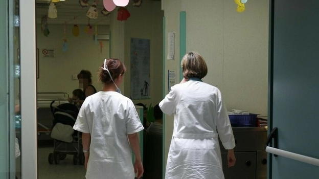 Processo per la scomparsa di Francesco, 14 anni: genitori accusati per rifiuto delle cure secondo la dottrina di Hamer