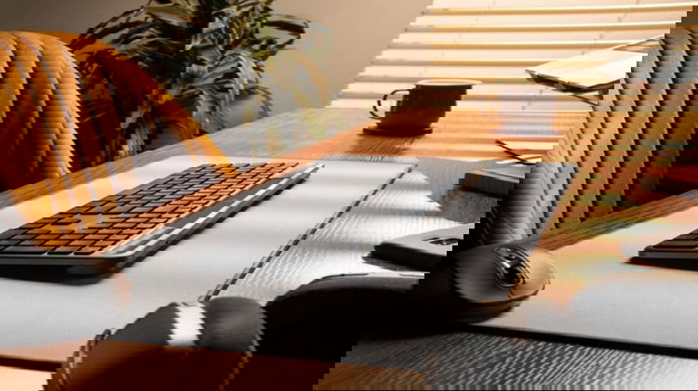 Logitech innova uffici e postazioni creative con Signature Slim Solar+ K980 e MX Master 4