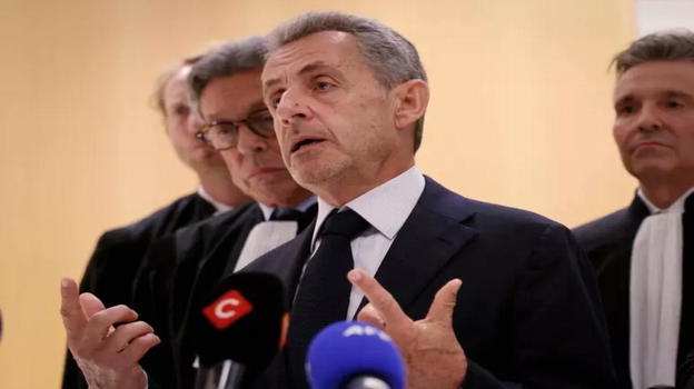 Sarkozy condannato a cinque anni: c@rcere per l’ex presidente francese, lui protesta: “Io innocente”