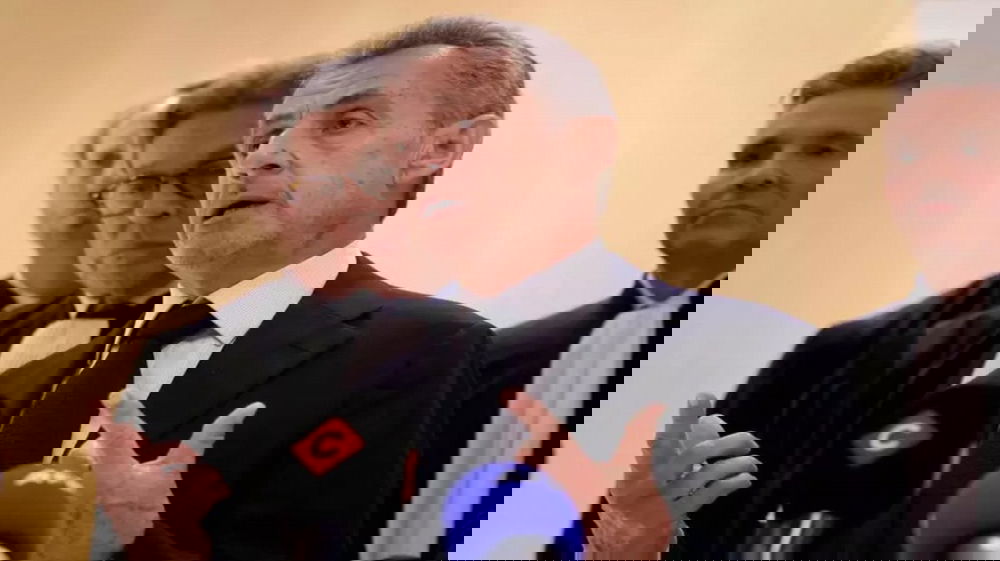 Sarkozy condannato a cinque anni: c@rcere per l’ex presidente francese, lui protesta: “Io innocente”