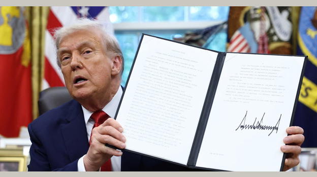 Trump firma l’ordine per la vendita di TikTok USA: l’operazione da 14 miliardi di dollari