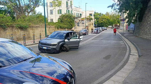 Napoli, uomo rinvenuto senza vita in auto nei pressi del Bosco di Capodimonte
