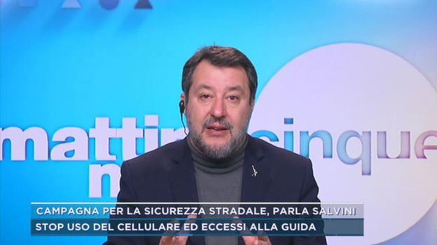 Mattino Cinque, Matteo Salvini su chi fa sciopero: "Son dei deficienti, hanno bisogno di un anno di servizio militare"
