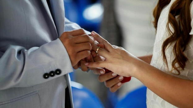 Divorzio negato perché il matrimonio non esiste: il parroco aveva dimenticato la trascrizione, lei fa causa