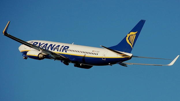 Volo Ryanair partito da Pisa rimane con soli 5 minuti di carburante: cosa è accaduto davvero