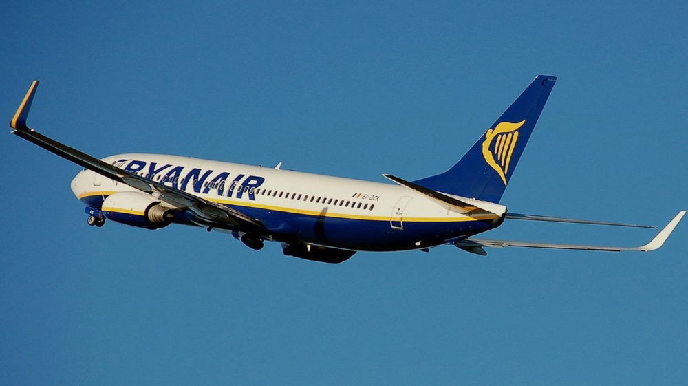 Volo Ryanair partito da Pisa rimane con soli 5 minuti di carburante: cosa è accaduto davvero