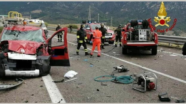 Scontro frontale sull’Adriatica nel Ferrarese: tre persone perdono la vita e due rimangono contuse