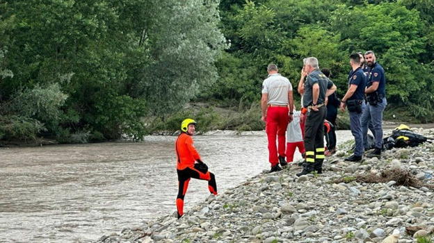 Ragazzino di 13 anni perde la vita nel fiume Secchia durante un tuffo
