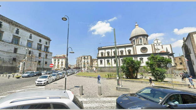Napoli, coraggio dei cittadini blocca @ggressore: donna soccorsa in piazza Porta Capuana