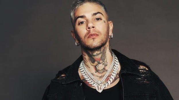 Emis Killa raggirato per beneficenza e sporge denuncia