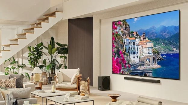 LG QNED86 da 100 pollici arriva in Italia: lo spettacolo del cinema nel salotto di casa