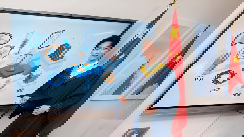 La stretta della Cina sugli influencer: ora serve la laurea per parlare di salute, diritto e finanza