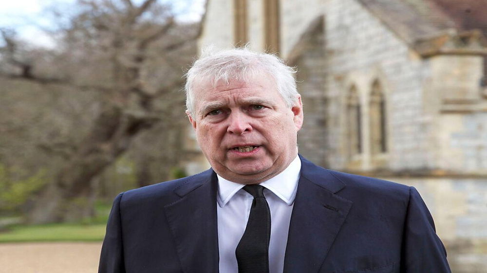 Il principe Andrea rinuncia ai titoli reali: svolta storica per la monarchia britannica