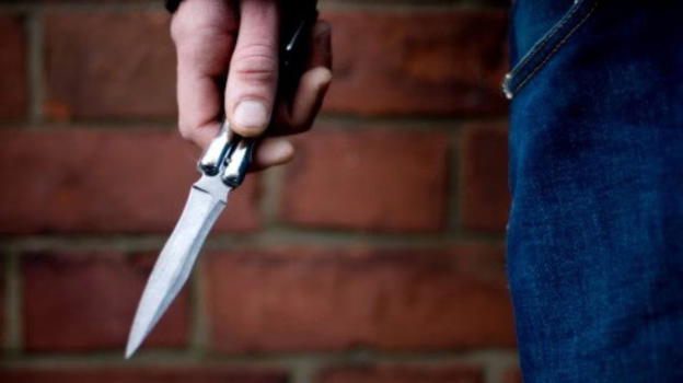 Collegno: uomo di 39 anni trovato senza vita in strada, @ggressore in fuga