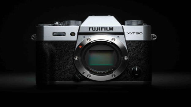 Fujifilm X-T30 III: mirrorless compatta con ghiera di Simulazione Pellicola e prestazioni avanzate