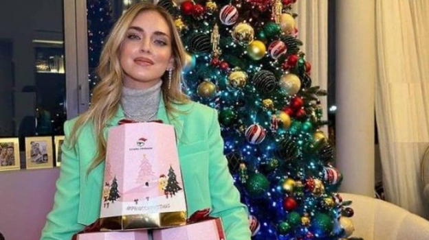 Chiara Ferragni costretta a risarcire una pensionata per il caso del Pandoro-gate