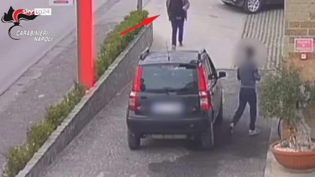 Somma Vesuviana, ex compagno crea panico al distributore: arrestato 49enne