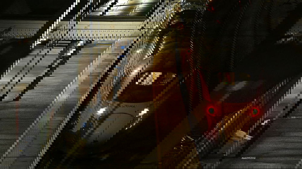 Allarme sui treni in Inghilterra: due persone fermate dopo grave episodio su convoglio