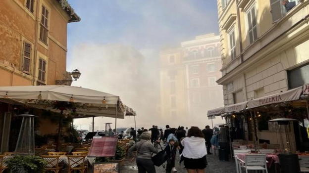 Crollo alla Torre dei Conti: l’operaio 66enne soccorso per ore non ce l’ha fatta