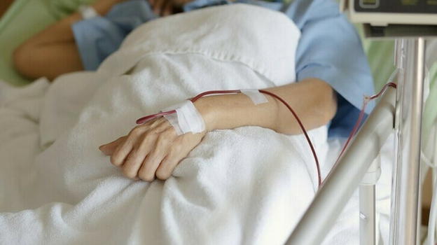 Trasfusione forzata a una testimone di Geova: guarita dopo l’intervento, denuncia i medici ma il tribunale li assolve