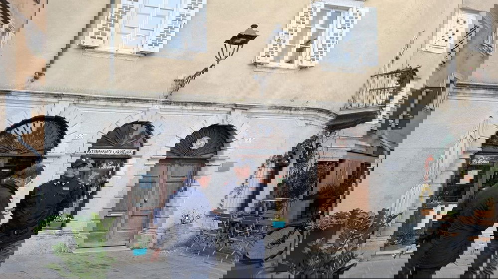 Mamma taglia la gola al figlio di 9 anni: ecco cos’è successo