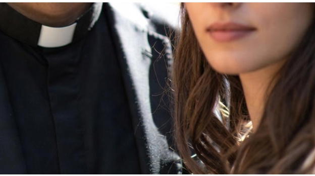 Salento: donna rinviata a giudizio dopo anni di st@lking su un prete