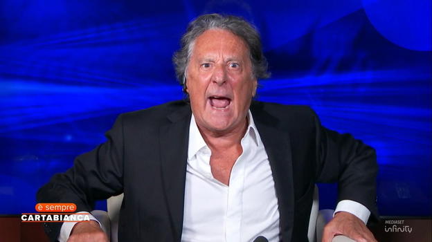 Enzo Iacchetti denunciato dall’UCEI: accuse di antisemitismo dopo le dichiarazioni in tv