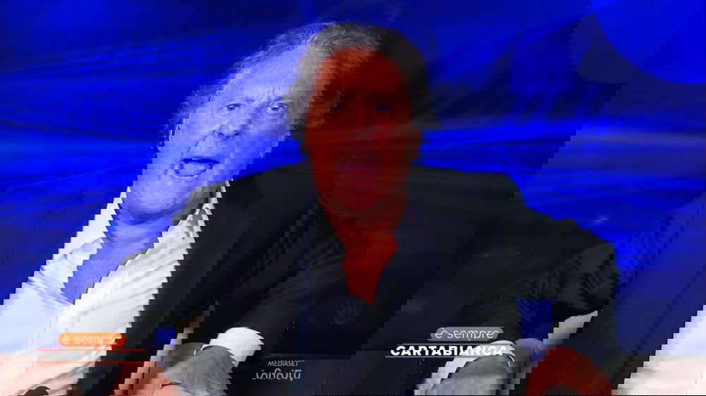 Enzo Iacchetti denunciato dall’UCEI: accuse di antisemitismo dopo le dichiarazioni in tv