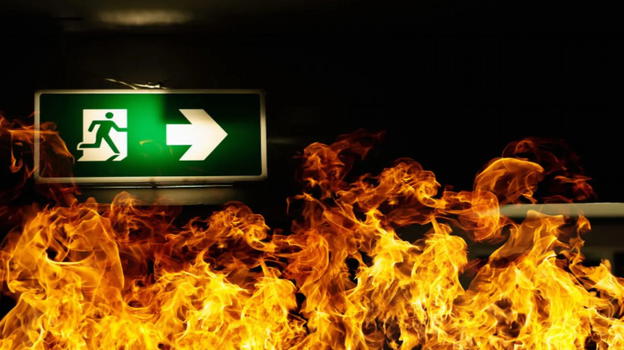 Giovane data alle fiamme su un treno: 26enne in gravi condizioni