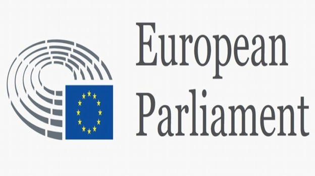 L’UE propone un’età minima di 16 anni per l’accesso ai social media