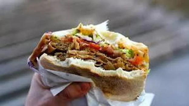 “Guerr@ dei kebab”: la sentenza che chiude una lunga stagione di rivalità commerciali in Lomellina