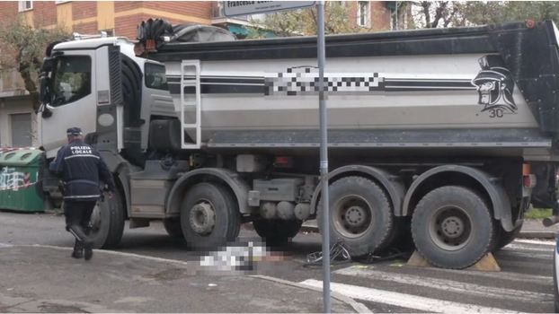 Bologna amara: Viola Mazzotti, 23 anni, travolta da un camion mentre era in bicicletta