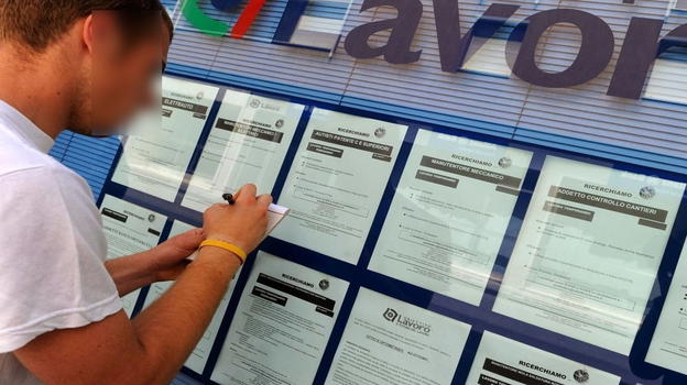 Record occupazione in Italia al 62,7%, ma i giovani restano esclusi