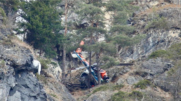 Elicottero precipita a Lanzada durante lavori post-frana: tre persone salvate