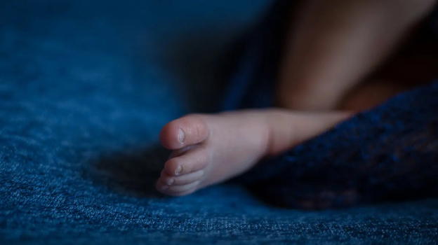 Coppia voleva un maschio e si libera della figlioletta di due mesi