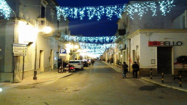 Da “Natale negato” a Natale rinviato: a Tuturano le luminarie arrivano il 9 dicembre dopo il chiarimento del Comune