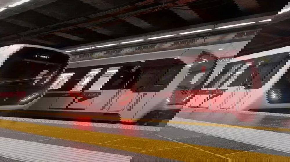 Paura e indignazione a Roma: ragazza di 23 anni subisce approcci indesiderati vicino alla metro Jonio