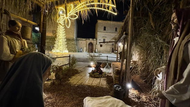 Galatone, latitante trovato nascosto tra i “pupi” del presepe: arrestato dopo la segnalazione