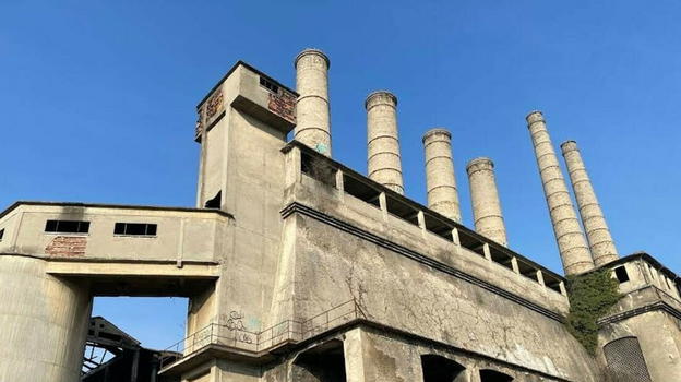 Cede un lucernario durante un’esplorazione urbana in un capannone dismesso: perde la vita un ragazzo di 19 anni