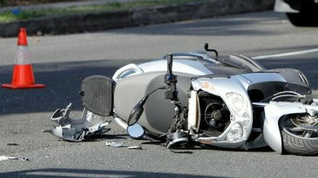 Scooter toccato da un’auto: Martina Gnoli perde la vita, grave l’amica