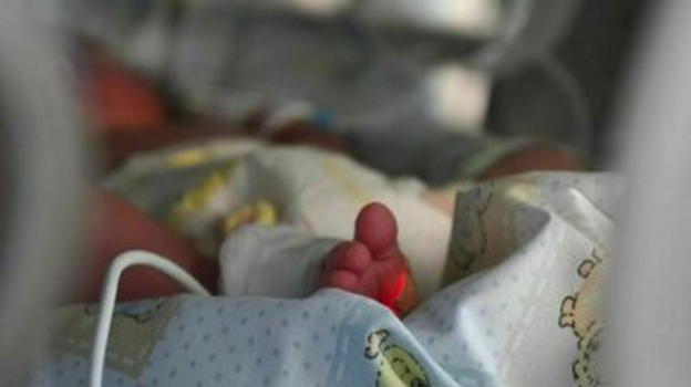 Neonato perde la vita durante il travaglio in ospedale: indagati tre medici e due ostetriche
