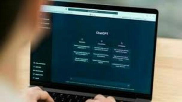 Le chat con l’IA raccolte per marketing: da ChatGPT a Gemini: come proteggere la tua privacy