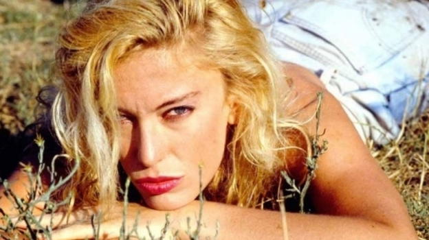 Lo spettacolo su Moana Pozzi in parrocchia: i fedeli si dividono